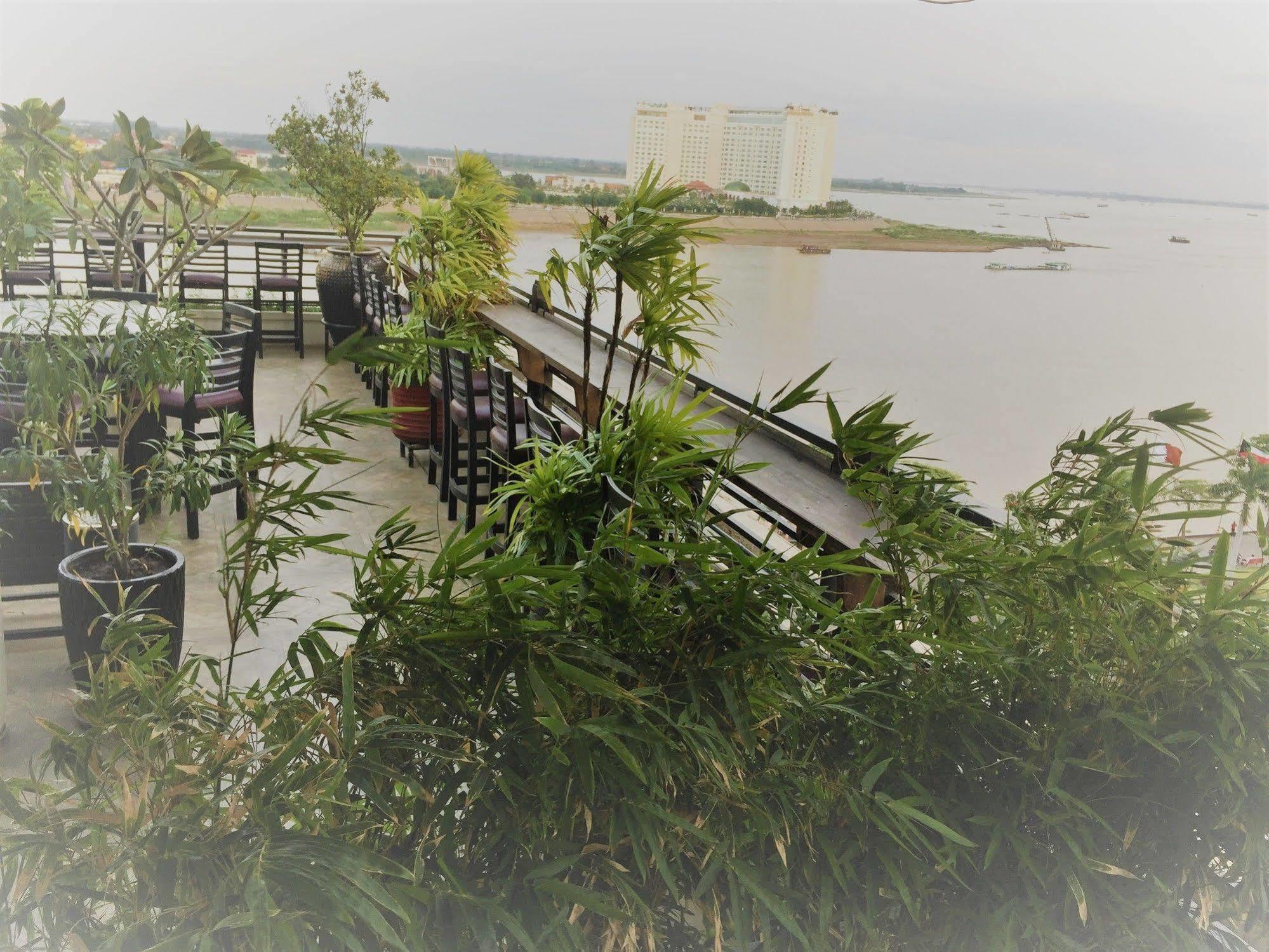 Le Grand Mekong Hotel Phnom Penh Bagian luar foto