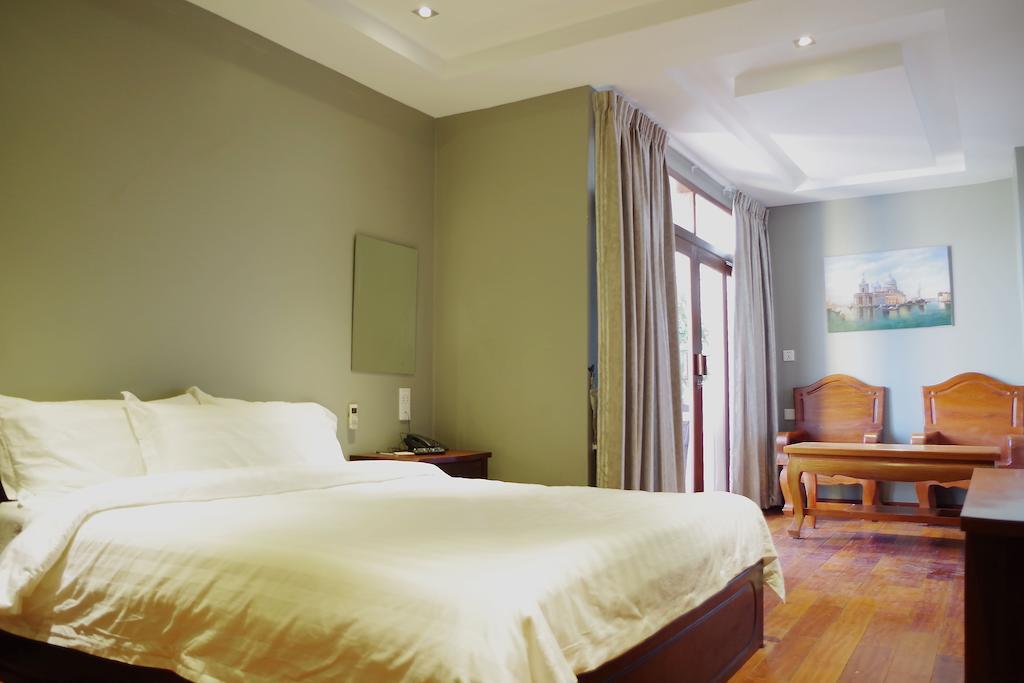 Le Grand Mekong Hotel Phnom Penh Ruang foto